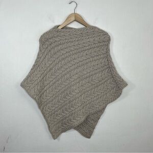 NWT Irelands Eye Irish Wool Aran Cable Knit Gray Poncho Size S/M